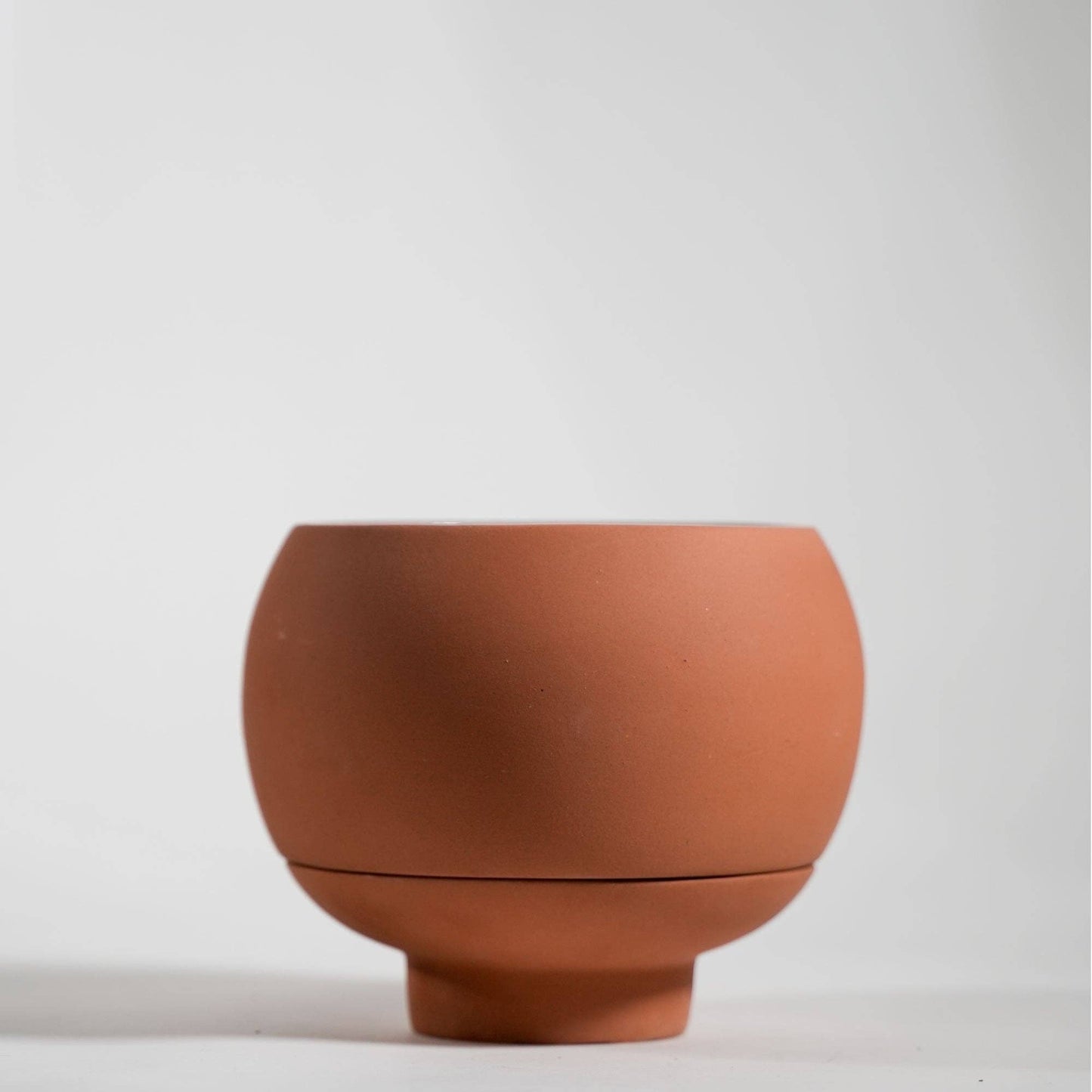 Sutton 15 Ceramic Self Watering Pot: White Dolomite