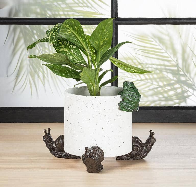 Climbing Frog Pot Hanger-Antique Green
