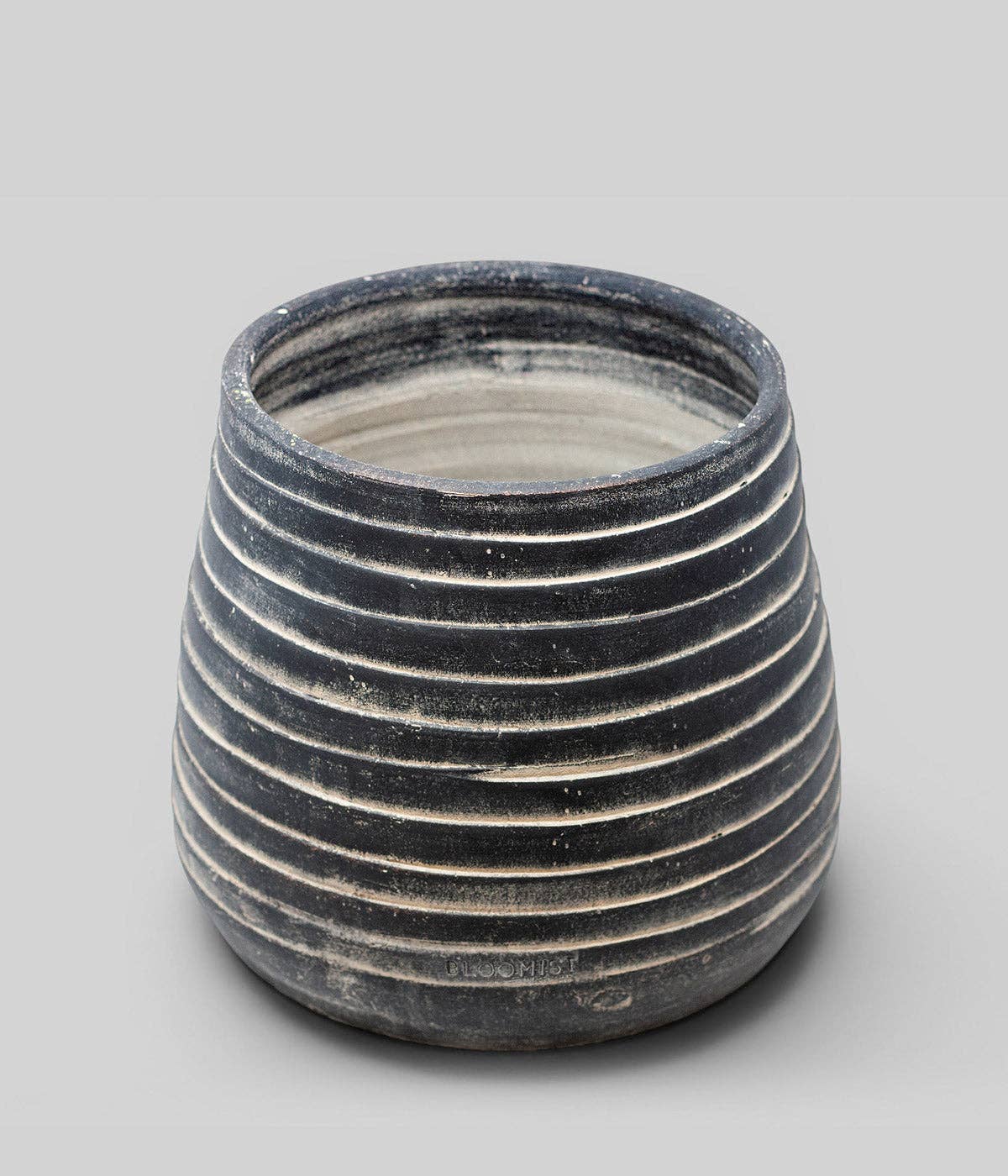 Ridge Terracotta Planter, Dark Charcoal Wash