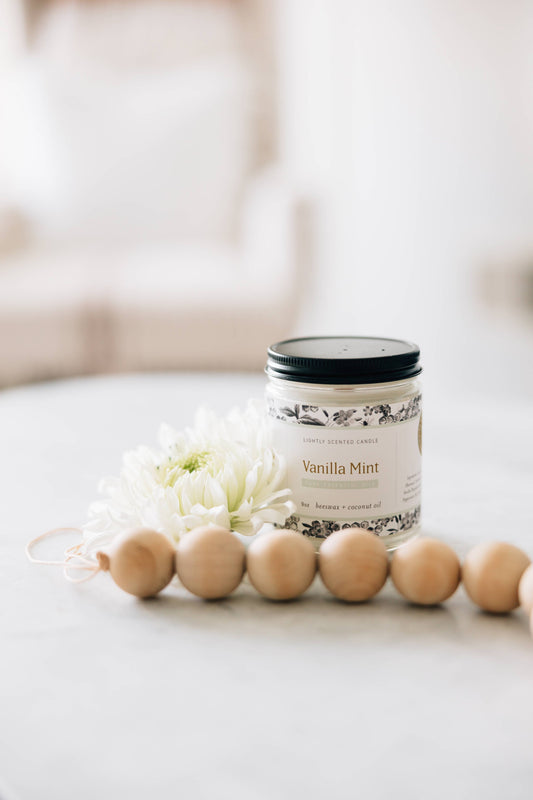 Vanilla Mint Natural Essential Oil Beeswax Candle: 9 oz Straight Sided Jar