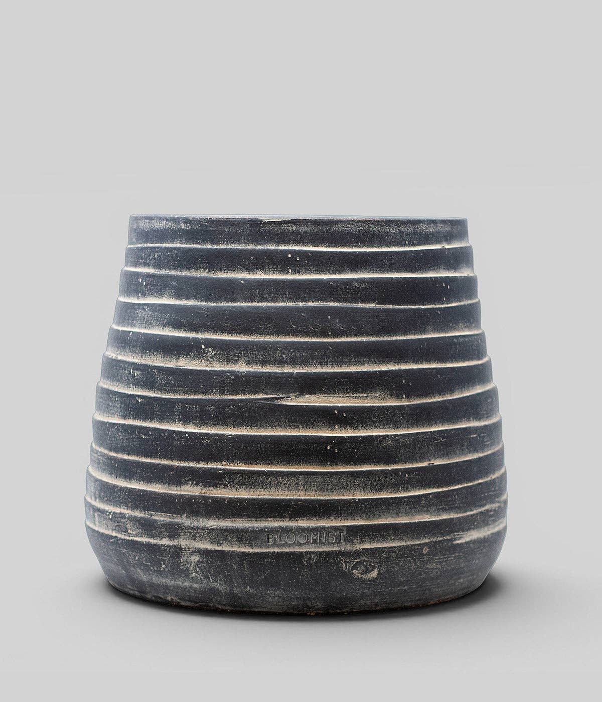 Ridge Terracotta Planter, Dark Charcoal Wash