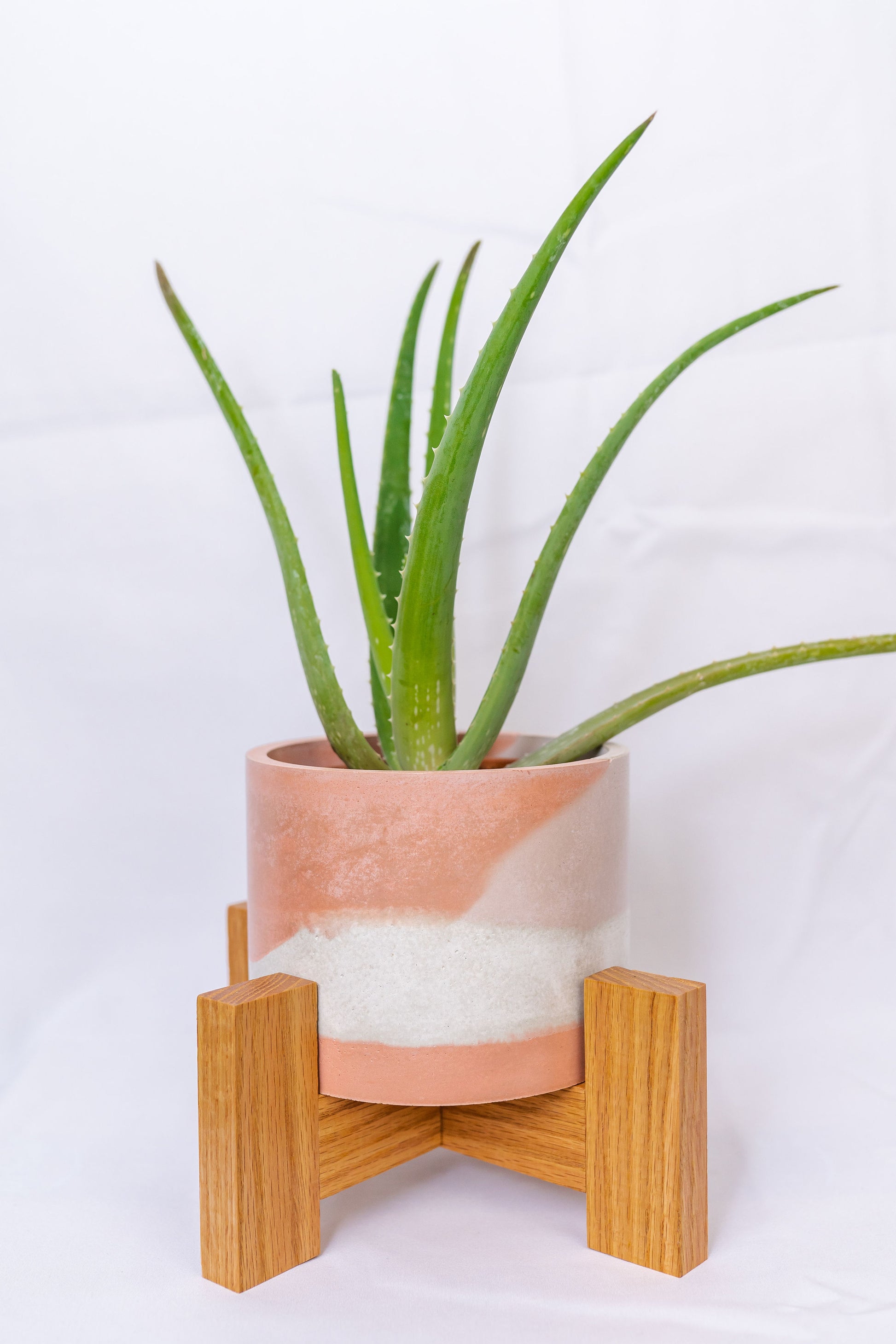 red plant pot holders 'Red Oak' Wood Plant Stand