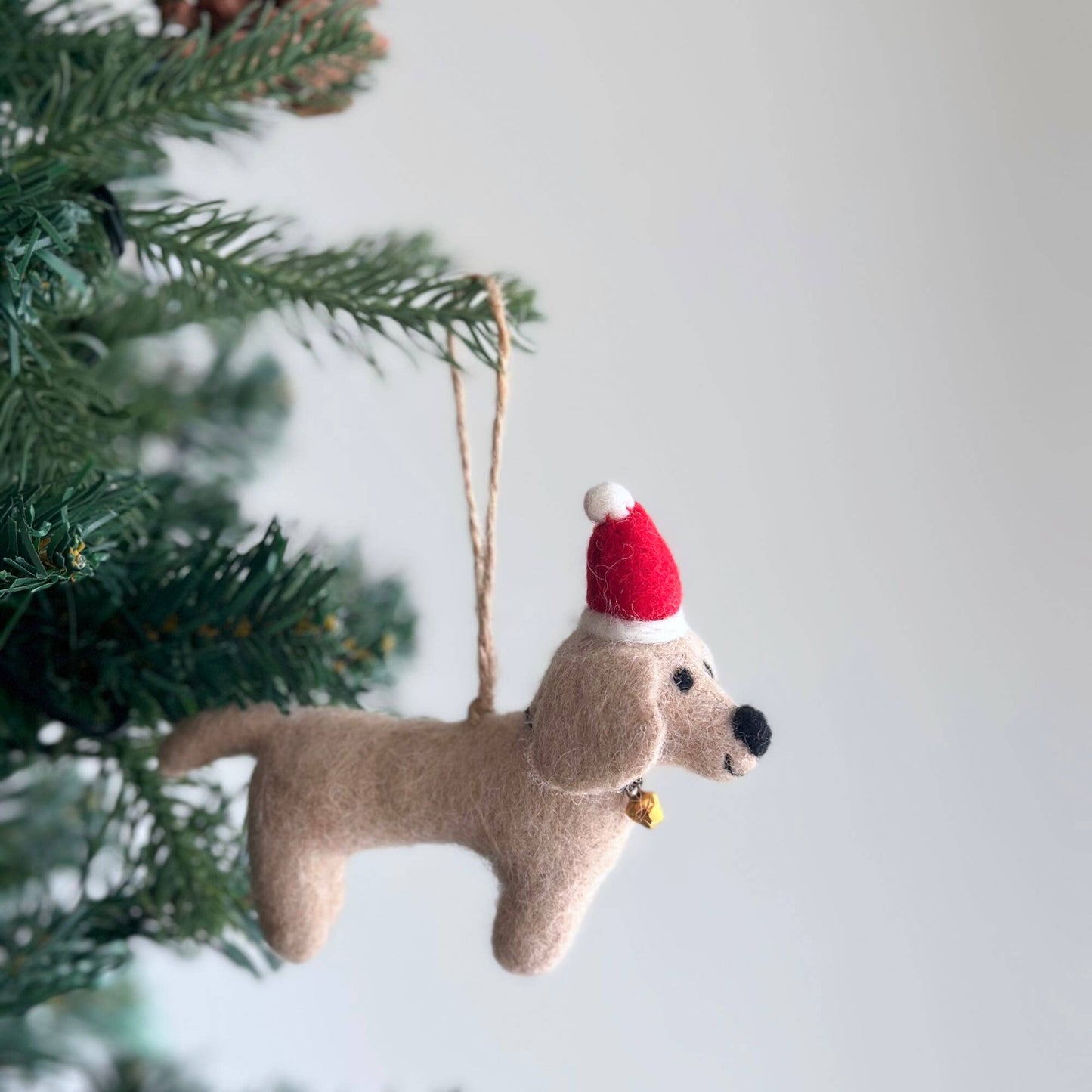 Felt Dachshund Dog with Christmas Hat: Cream